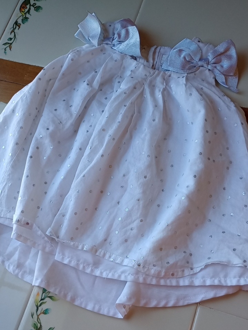 Beautiful White 🤍 Silver Bows Polka Dots Sleeveless Blouse